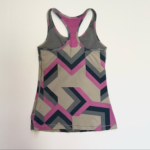 Nike Women’s Dry Fit Tank: size small - Picture 2 of 4